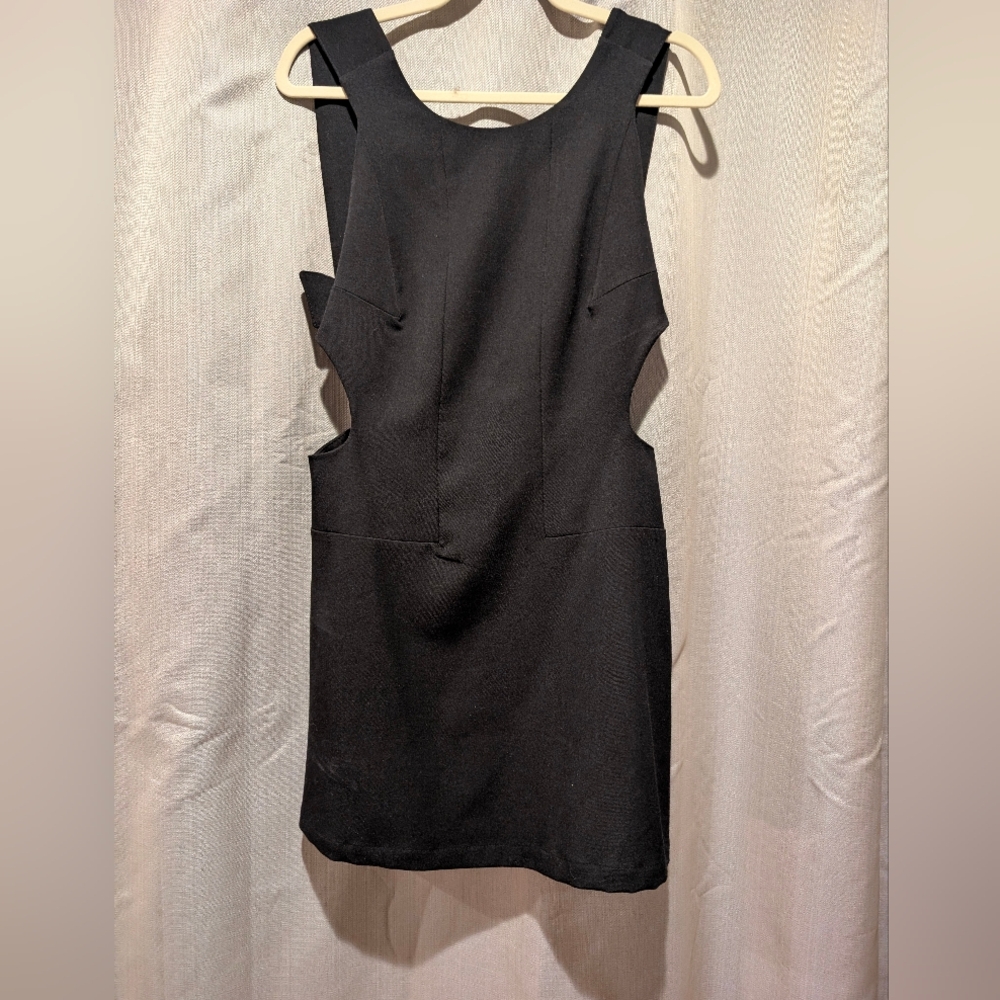 Elegant Black Sleeveless Dress